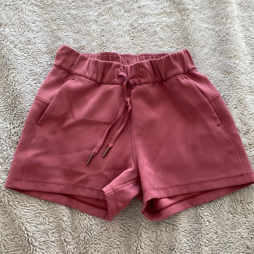 Lululemon on the fly woven mid rise short